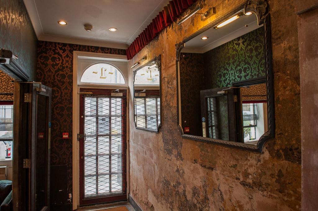 Mike'S Guesthouse Londra Dış mekan fotoğraf